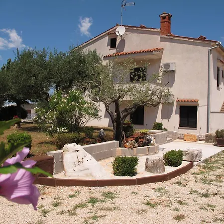 Gostinjska kuća Roza 3*